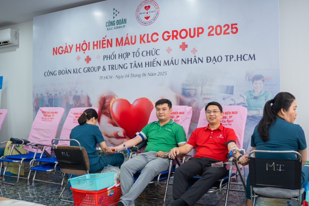 Ban Lãnh đạo cùng toàn thể CBNV từ Tập đoàn và các công ty thành viên hưởng ứng lời kêu gọi chung tay hiến máu cứu người.