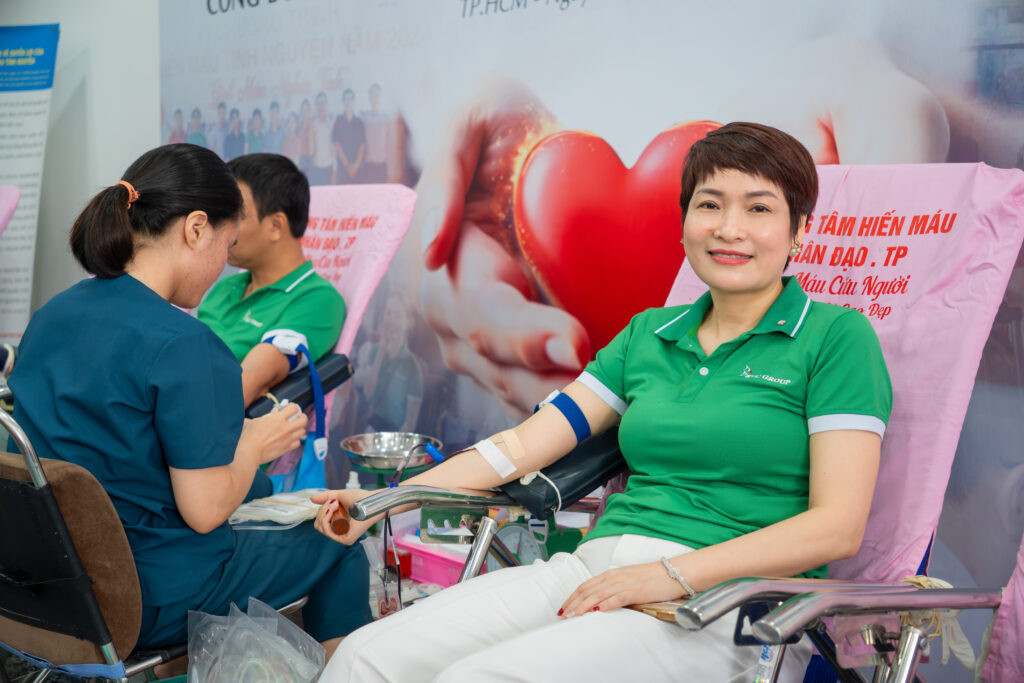 Chị Đặng Thị Hương Giang - Phó Tổng Giám đốc KLC Group luôn tích cực tham gia hiến máu hằng năm như một hành động sẻ chia đầy nhân văn.