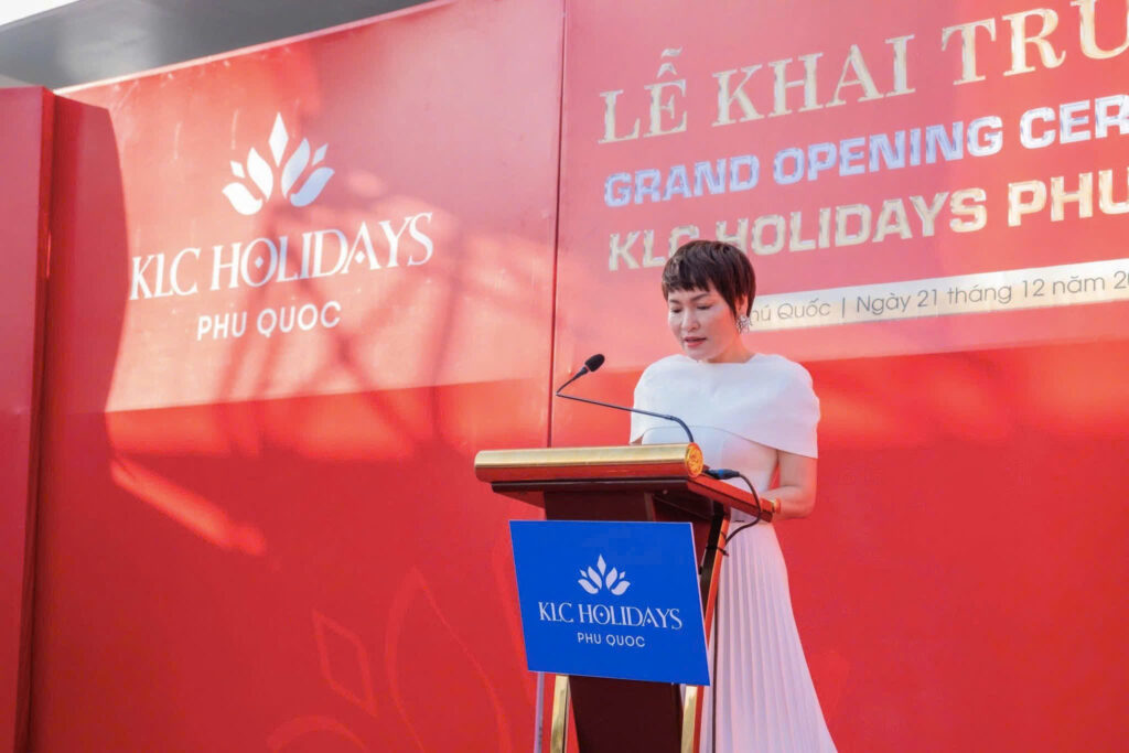 Bà Đặng Thị Hương Giang tại sự kiện khai trương KLC Holidays Phu Quoc - dự án đầu tiên trong chuỗi khách sạn KLC Holidays của Tập đoàn KLC Group.
